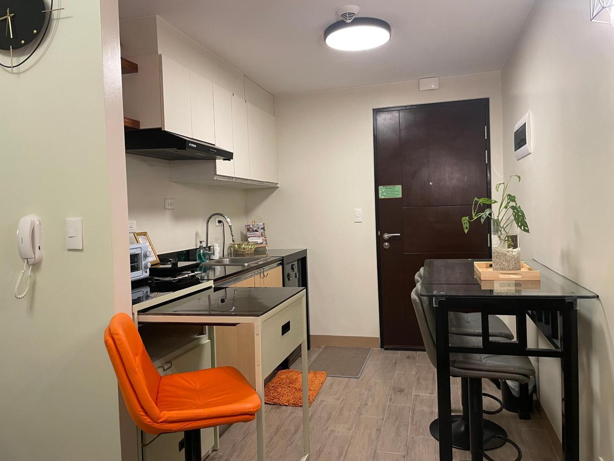 Condo Home With Fast Wifi In Bacolod City Экстерьер фото